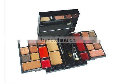 12eyeshadow,6lipgloss and 3blusher