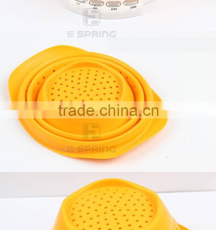 Innovative Kitchen Tools Collapsible Silicone Fruit Stainer Colander