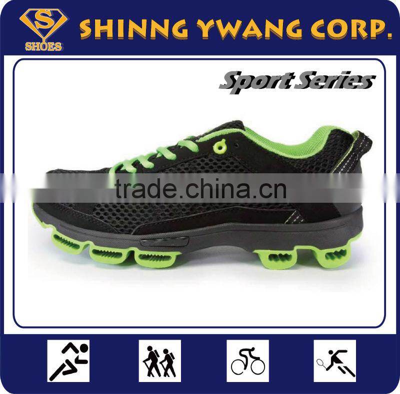 Featherweight flexible running sport shoe
