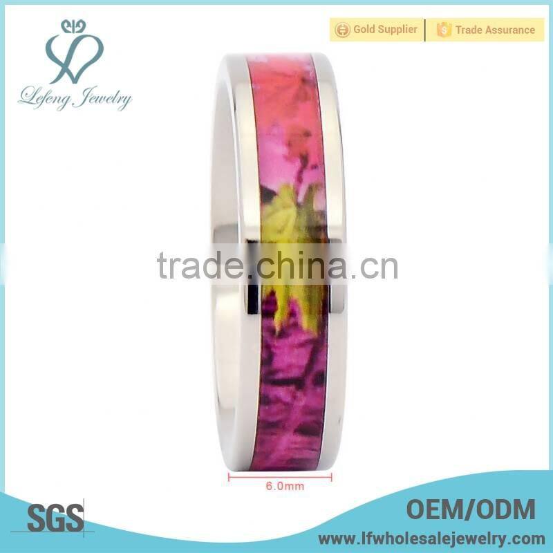 Bright-coloured titanium camouflage wedding rings