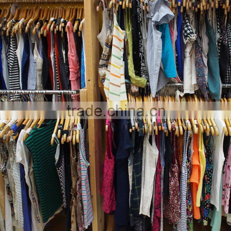 Various kinds of in stock second hand leather shoes in wide range of sizes