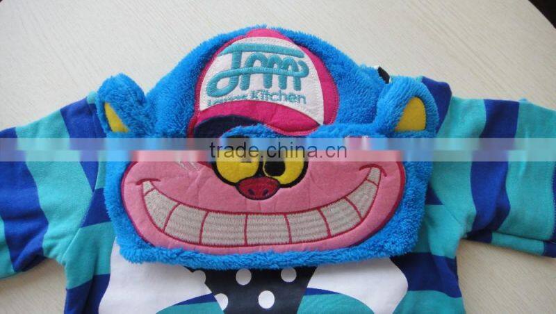 The boy's fashion hooded splicing unlined upper garment apply to the UK market