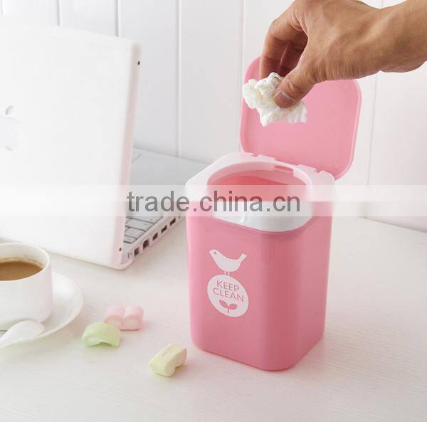 Little plastic dumpster with lid