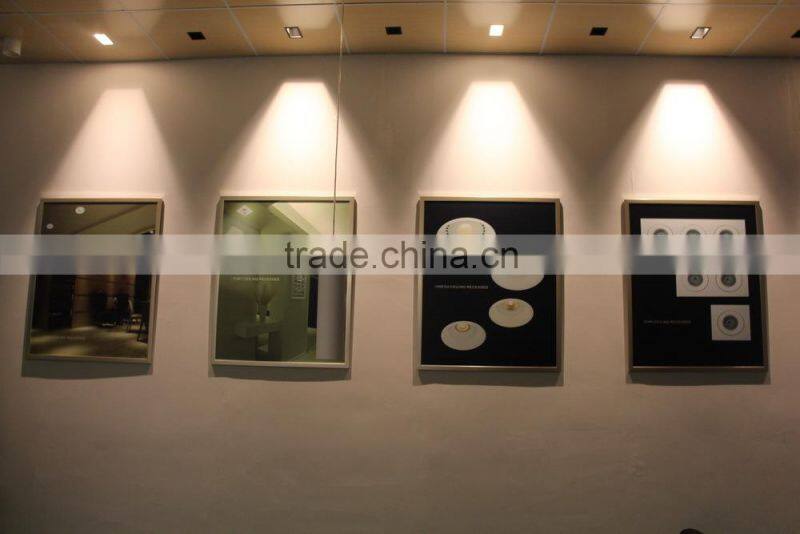 CE SAA certificated modern led surface mounted ceiling light with reflector