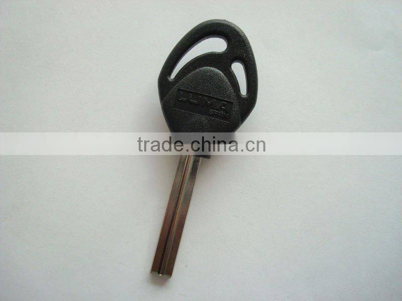 Cross key for car