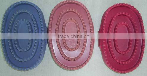 Rubber horse Curry Combs