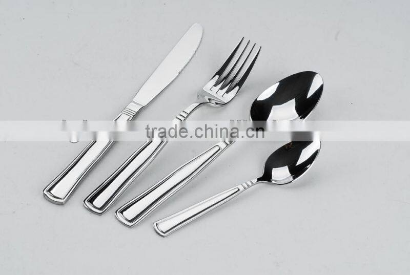 plastic disposable plates spoons