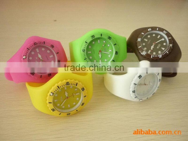 2014 popular colorful custom print logo silicone watch