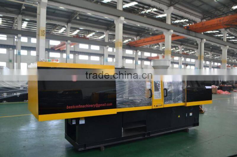 Automatic plastic cap injection molding machine