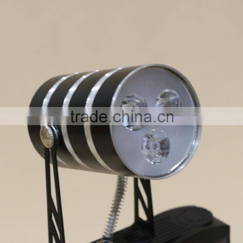 Portable solar led track light for display