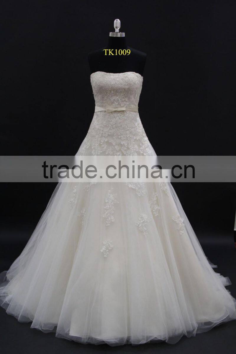 Scoop neckline embroidery lace with silver thread nice A-line long full skirt light gold wedding dress