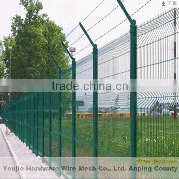 high quality galvanized bared mesh barbed wire fence