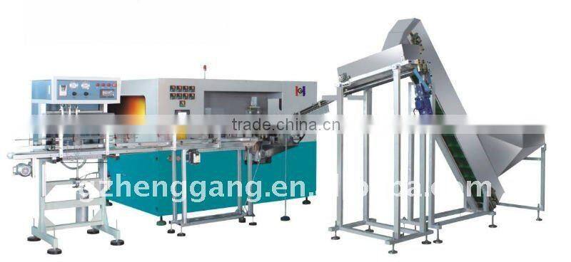 Handle pre-inserted bottle blow molding machine