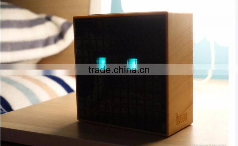 Smart Mobile Phone Control Bluetooth Flashing Speaker, Portable Table Decorative Magic Bluetooth Speaker With FM Radio For Sale
