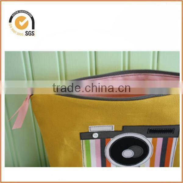 Vintage Camera Applique Zipper Pouch/Makeup Bag: Natural Canvas with Black and Silver Chevron-Print Chiqun Dongguan CQ-H01096