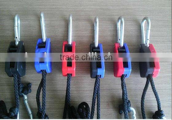 Adjustable light hanger built-in Zinc alloy pulley