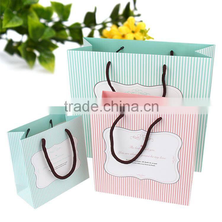 Custom Printed brown kraft paper bags for apparel packing with flat paper cord