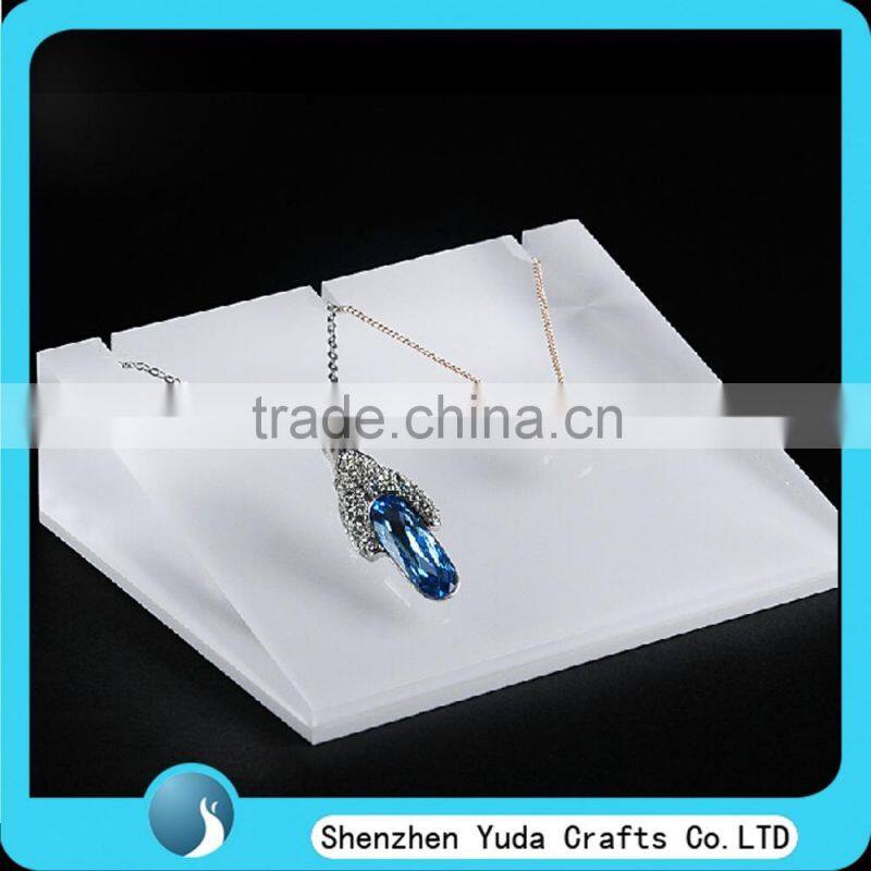 L shape acrylic material jewelry display rack with slot for necklace display