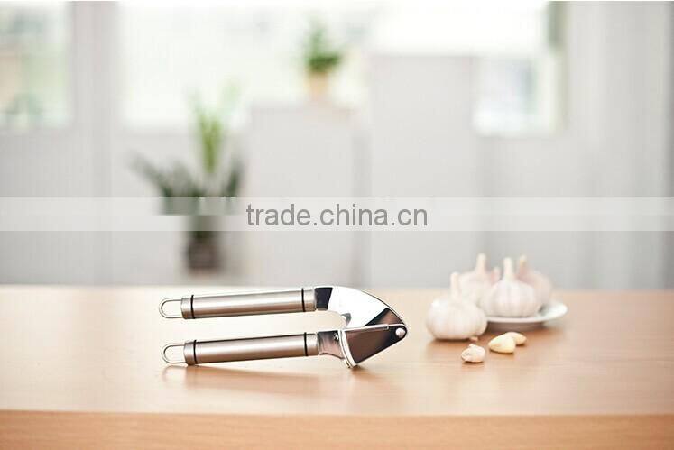 Garlic Press and Mincer, Industrial 18/10 Stainless Steel, Mince Unpeeled Garlic Cloves With Ease