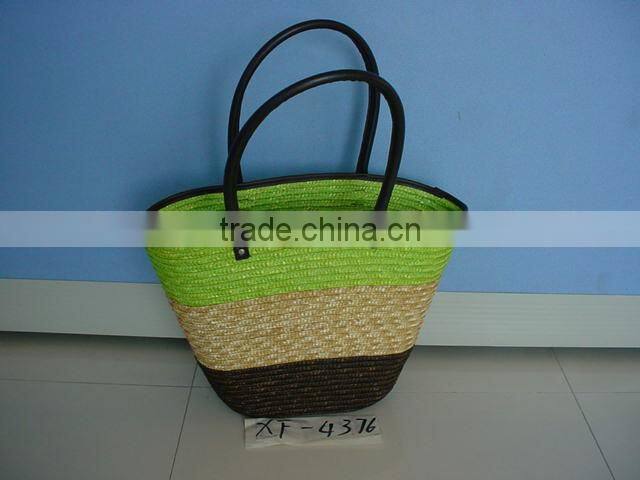 Eco-friendly new plastic storage basket with handle in Linyi