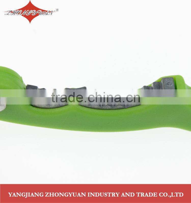 New design plastic handle iron nut cracker