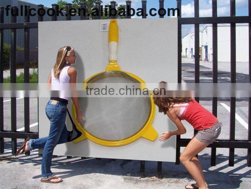 STAINLESS STEEL OIL STRAINER W/COLORFUL PLASTIC HANDLE AND HANGERS