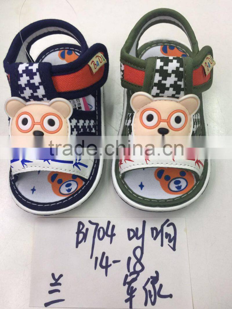 Summer Cheap Kid shoes Soft newborn baby boy Sandals child prewalker Cute animal Bear casual noisy shoes