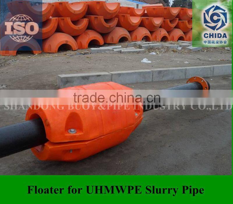 Floating pipeline with floats