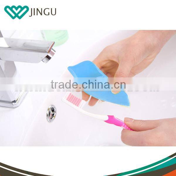 high quality Stocked Multifunction Leaves Shape collapsible Silicone Pocket Cup