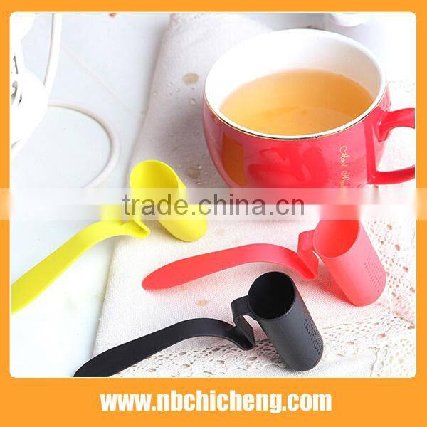 Hot New Product For 2016 Eco-frendly Plastic Convenient Tea Strainer