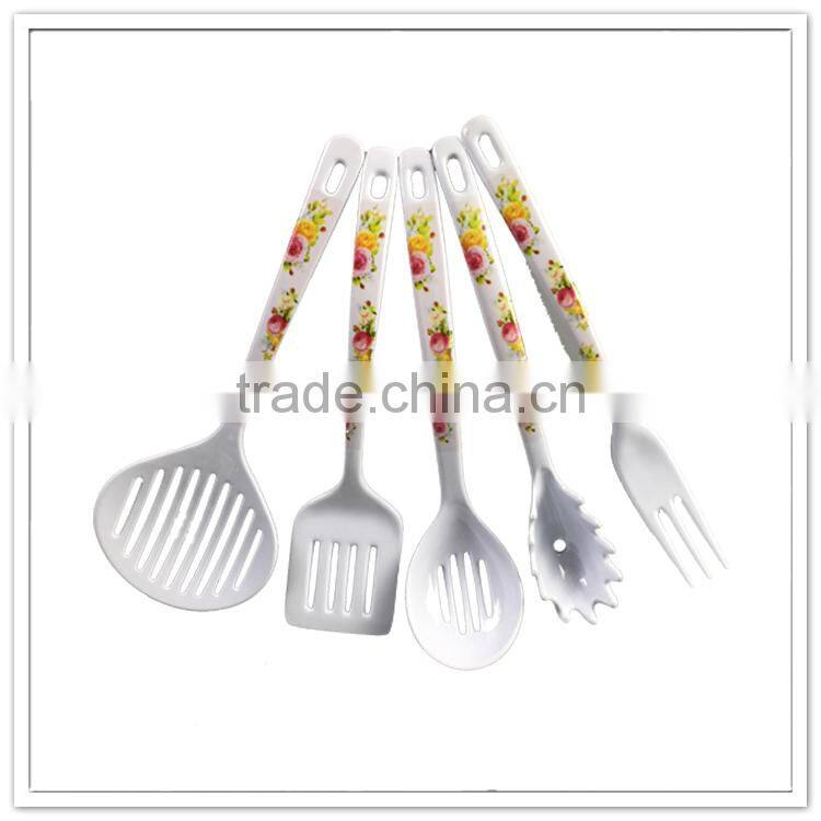 Wholesale eco friendly non-slip white decal 5 pcs plastic kitchen utensil set, melamine cooking tool sets