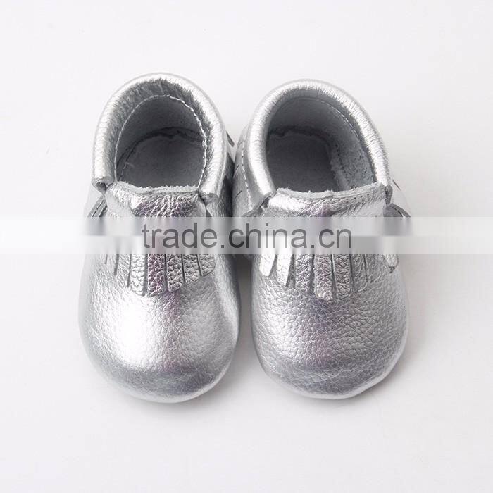 Latest design cheap leather wholesale baby moccasins shoes in china