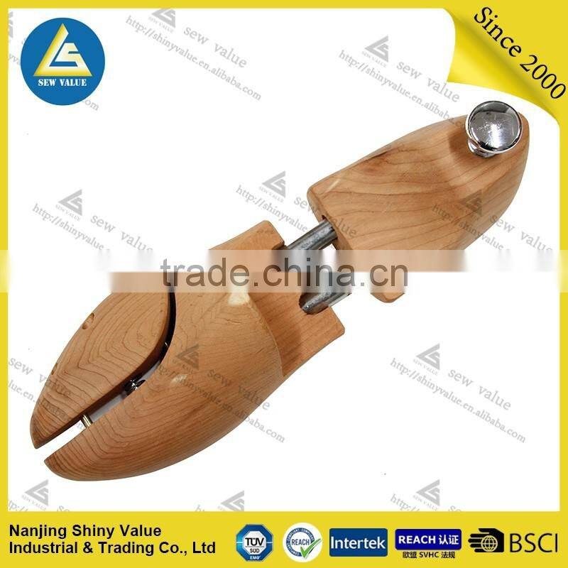 Imported from American red cedar wood with good scent shoe tree type wooden shoe stretcher
