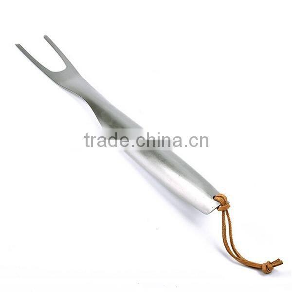 Good quality and factory price rustless Pack of 3 Stainless Steel BBQ Set with silicone glove