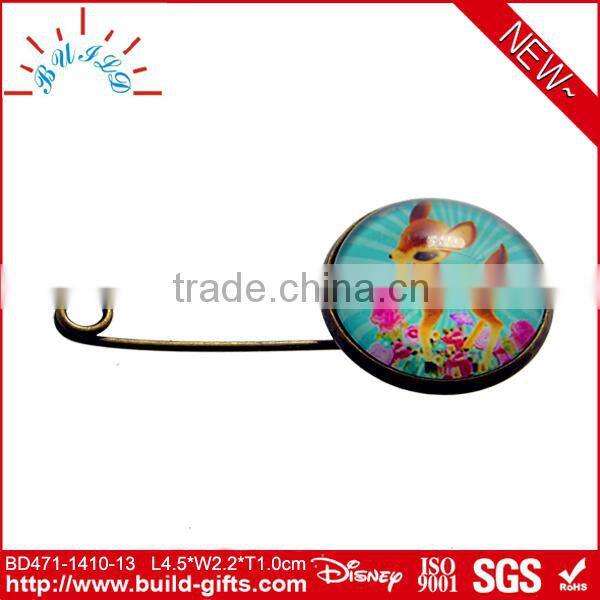 crochet royal brooch