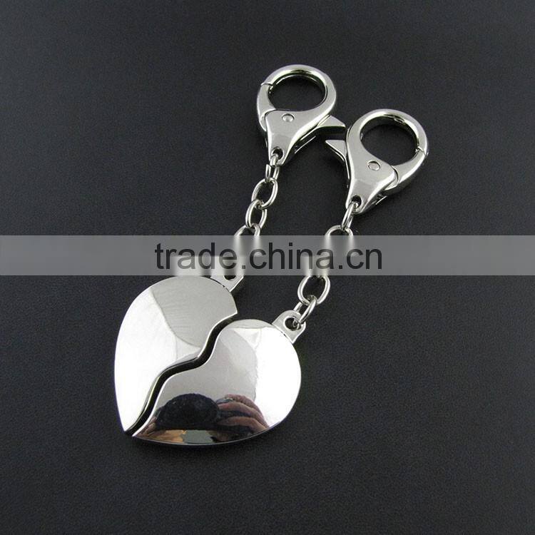 New Design Romantic Heart Keychain 2 Pieces Broken Heart Shaped Keychain For Couples Best Gift