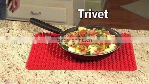 Pyramid Pan Silicone Baking Mat red color