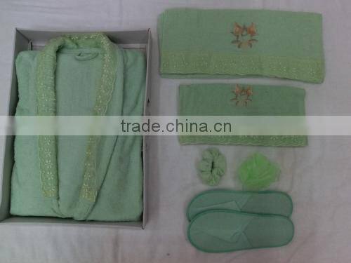 Wholesale Hotel used towel material bright color printed bathrobe from China factory