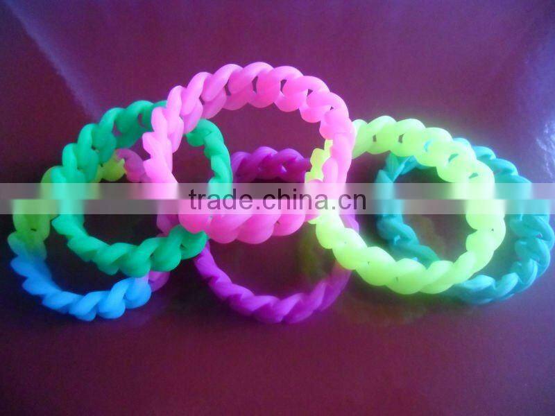 Eco-friendly cheap silicone chain bracelet jewelry wrist band