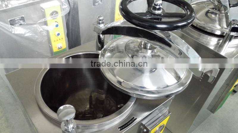 Floor standing steam autoclave with hand wheel quick open door