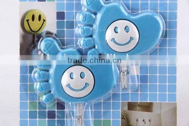 2pc foot shape hook with smile face/ plastic hook