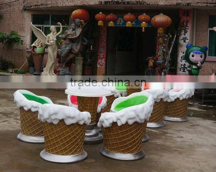 Ice cream table and chair