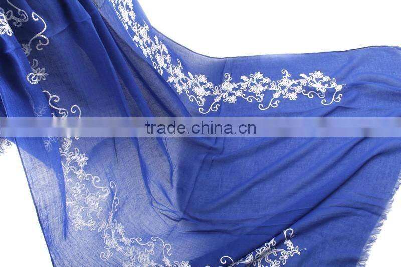 Charm Elegant Flower Embroideried Cotton Hijab Scarf Women