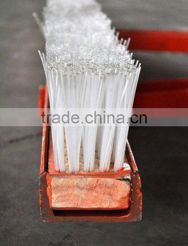 Combing machine for artificial turf