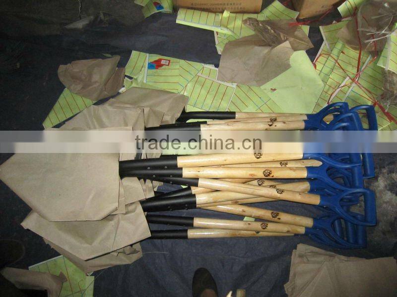 S518 shovel with stamped logo wood handle