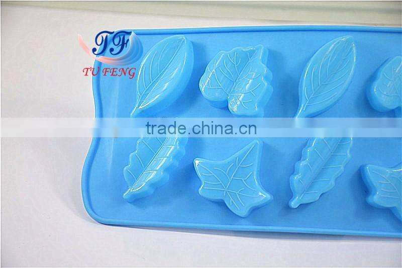 2015 dongguan wholesale food grade maple leaf shape ice cube tray