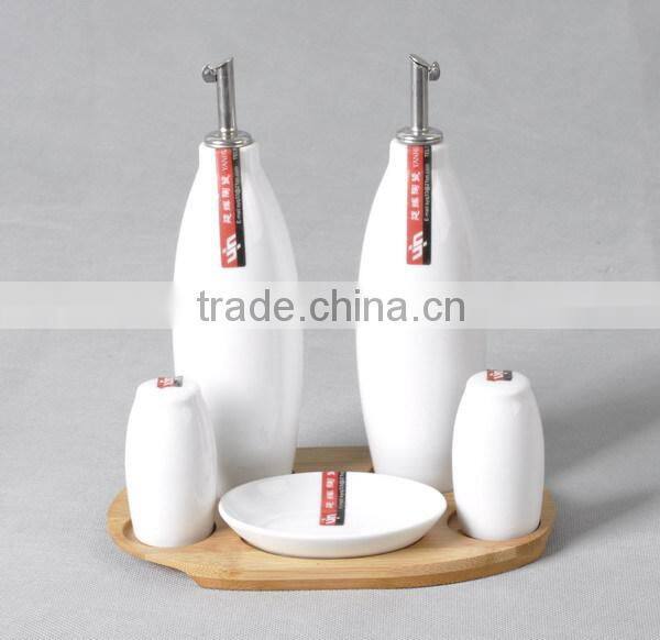 YM1076BO Hot Sellling White Ceramic Oil Vinegar Salt Pepper Set