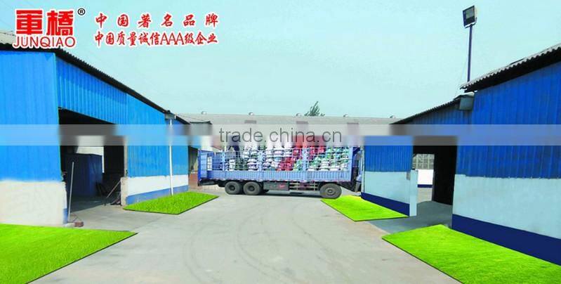 Bolt cutters with adjustable arm