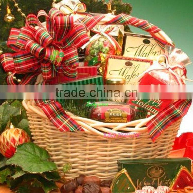 beautiful Christmas decoration wicker gift basket with handle