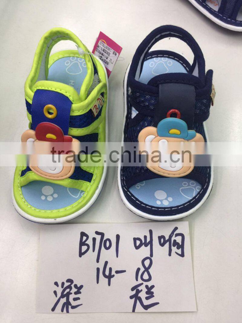 Summer Cheap Kid shoes Soft newborn baby boy Sandals child prewalker Cute animal Bear casual noisy shoes